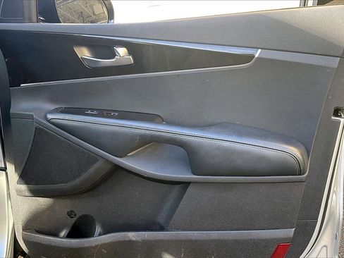 Used 2018 Kia Sorento LX image 23