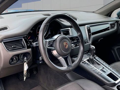 Used 2018 Porsche Macan AWD/4WD image 4