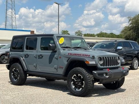 Used 2025 Jeep Wrangler Unlimited Rubicon AWD/4WD image 8