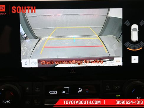 Used 2024 Toyota Grand Highlander AWD image 17