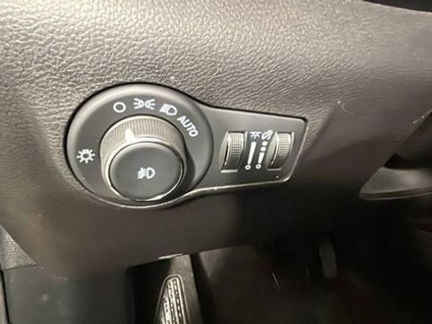 Used 2024 Jeep Compass Latitude w/ Sun and Sound Group AWD/4WD image 20