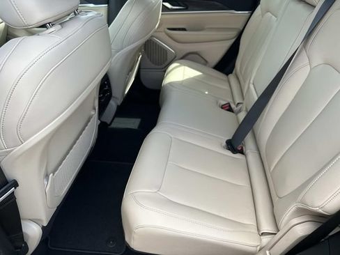 New 2026 Jeep Grand Cherokee Limited w/ Limited Altitude Package AWD/4WD image 30