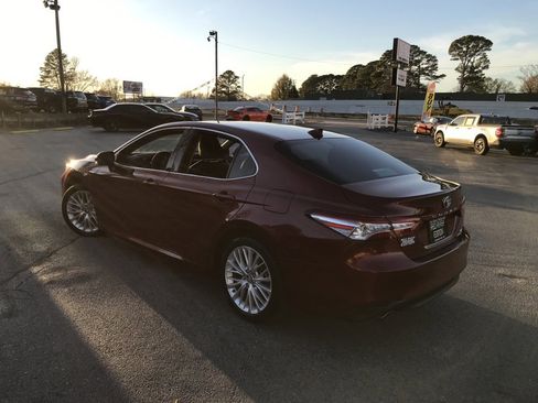 Used 2019 Toyota Camry XLE image 3