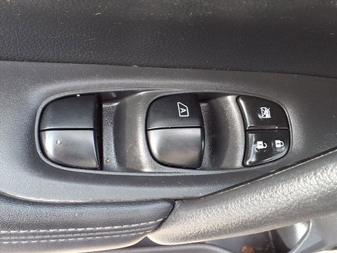 Used 2017 Nissan Rogue SV w/ SV Premium Package image 20