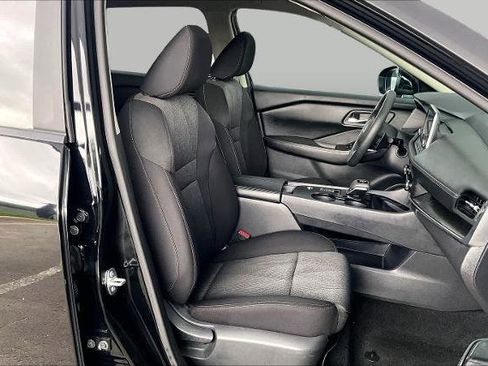 Certified 2024 Nissan Rogue SV FWD image 9