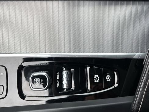 Used 2019 Volvo XC60 T8 R-Design w/ Advanced Package image 20