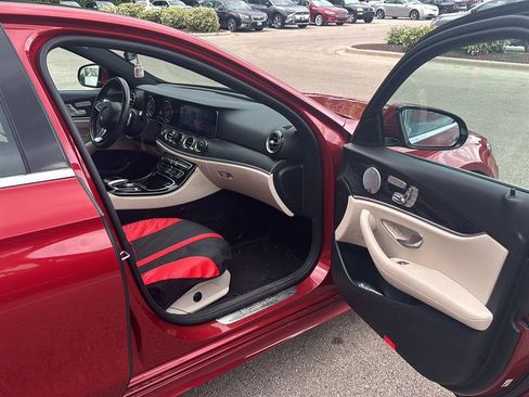 Used 2017 Mercedes-Benz E 300 4MATIC image 20