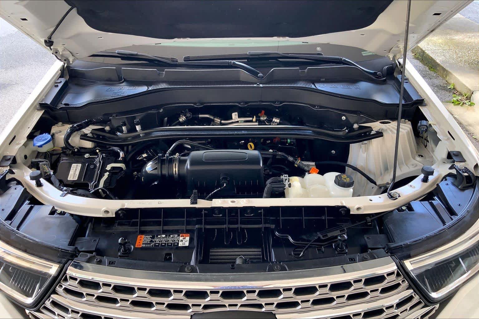 Used 2024 Ford Explorer Limited w/ Limited Technology Package RWD image 30