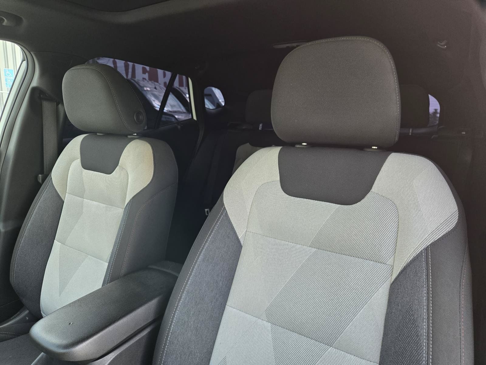 Used 2024 Chevrolet Trax RS w/ Sunroof Package FWD image 22