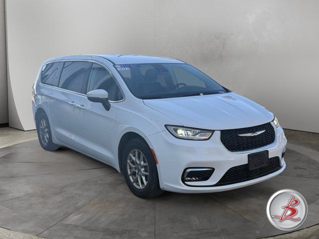 Used 2023 Chrysler Pacifica Touring-L FWD image 1