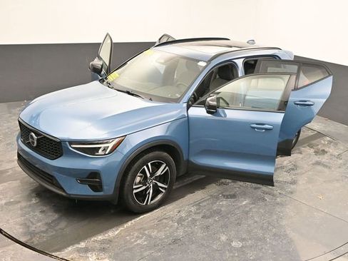Used 2024 Volvo XC40 B5 Core image 60
