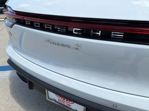Used 2022 Porsche Macan S AWD/4WD image 7