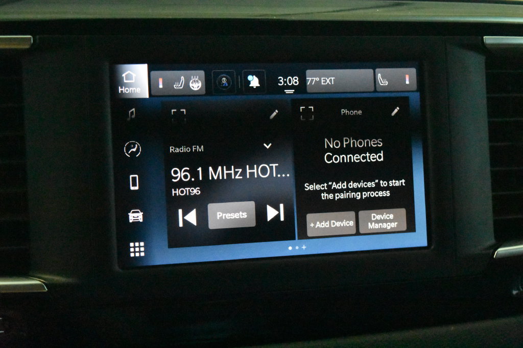 Used 2023 Chrysler Voyager LX FWD image 10
