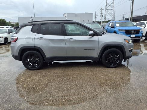 Used 2019 Jeep Compass Latitude FWD image 25