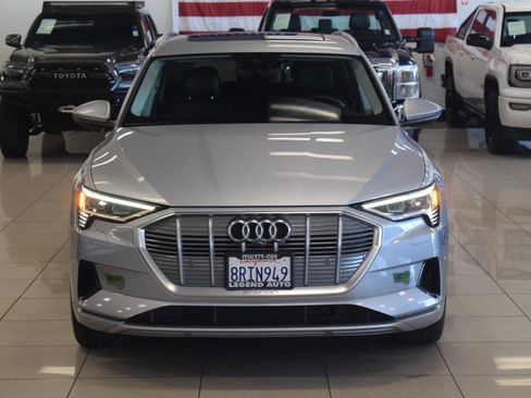 Used 2019 Audi e-tron Prestige w/ Prestige Package AWD/4WD image 7