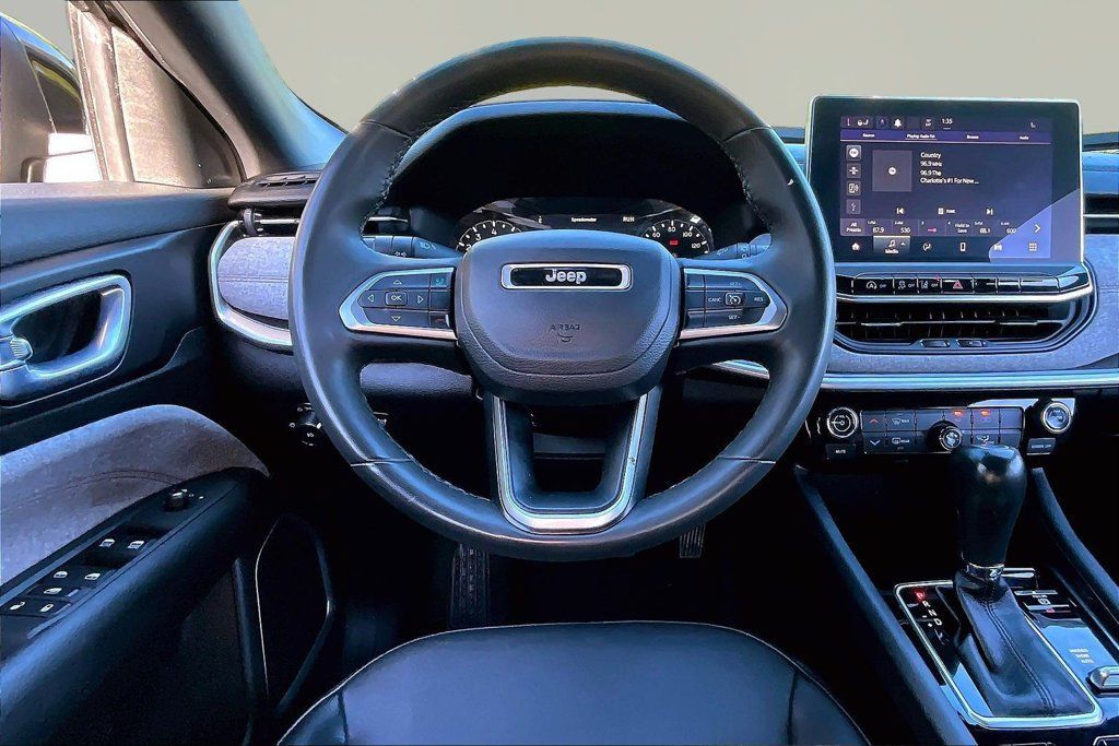 Used 2023 Jeep Compass Latitude AWD/4WD image 9