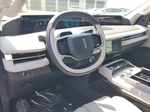 New 2026 Lincoln Navigator Reserve AWD/4WD image 13