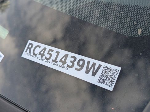 Used 2024 Toyota RAV4 LE image 33