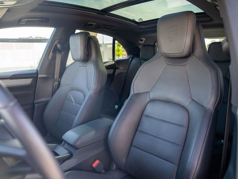 Certified 2025 Porsche Macan 4 Electric AWD/4WD image 5