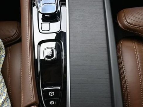 Used 2023 Volvo XC90 B6 Ultimate w/ Protection Package AWD/4WD image 11