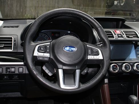Used 2018 Subaru Forester 2.5i Touring AWD/4WD image 18