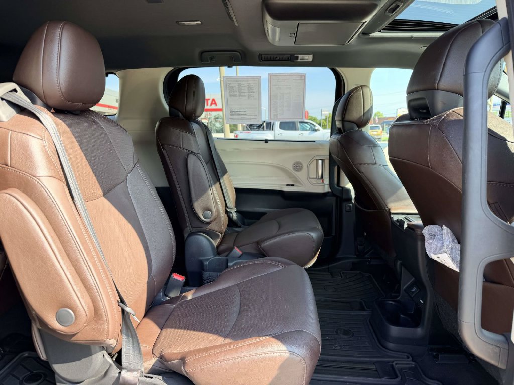 Certified 2021 Toyota Sienna Platinum AWD/4WD image 14