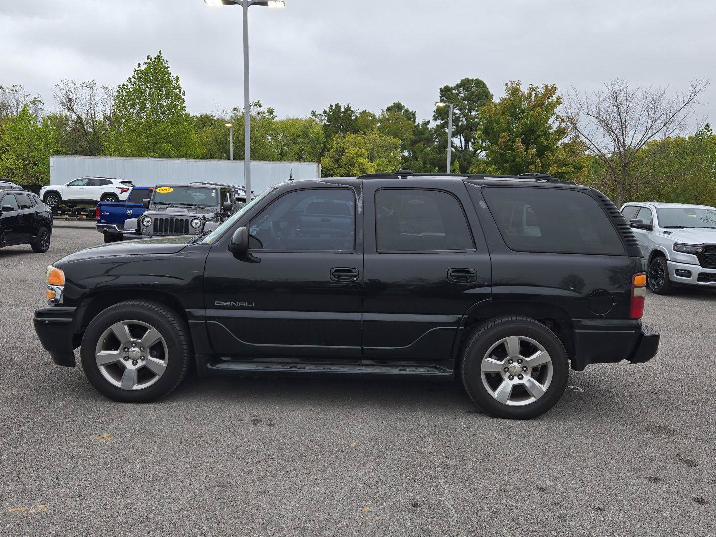 Used 2002 GMC Yukon Denali AWD/4WD image 4