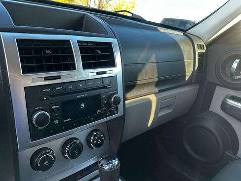 Used 2010 Dodge Nitro SXT image 39