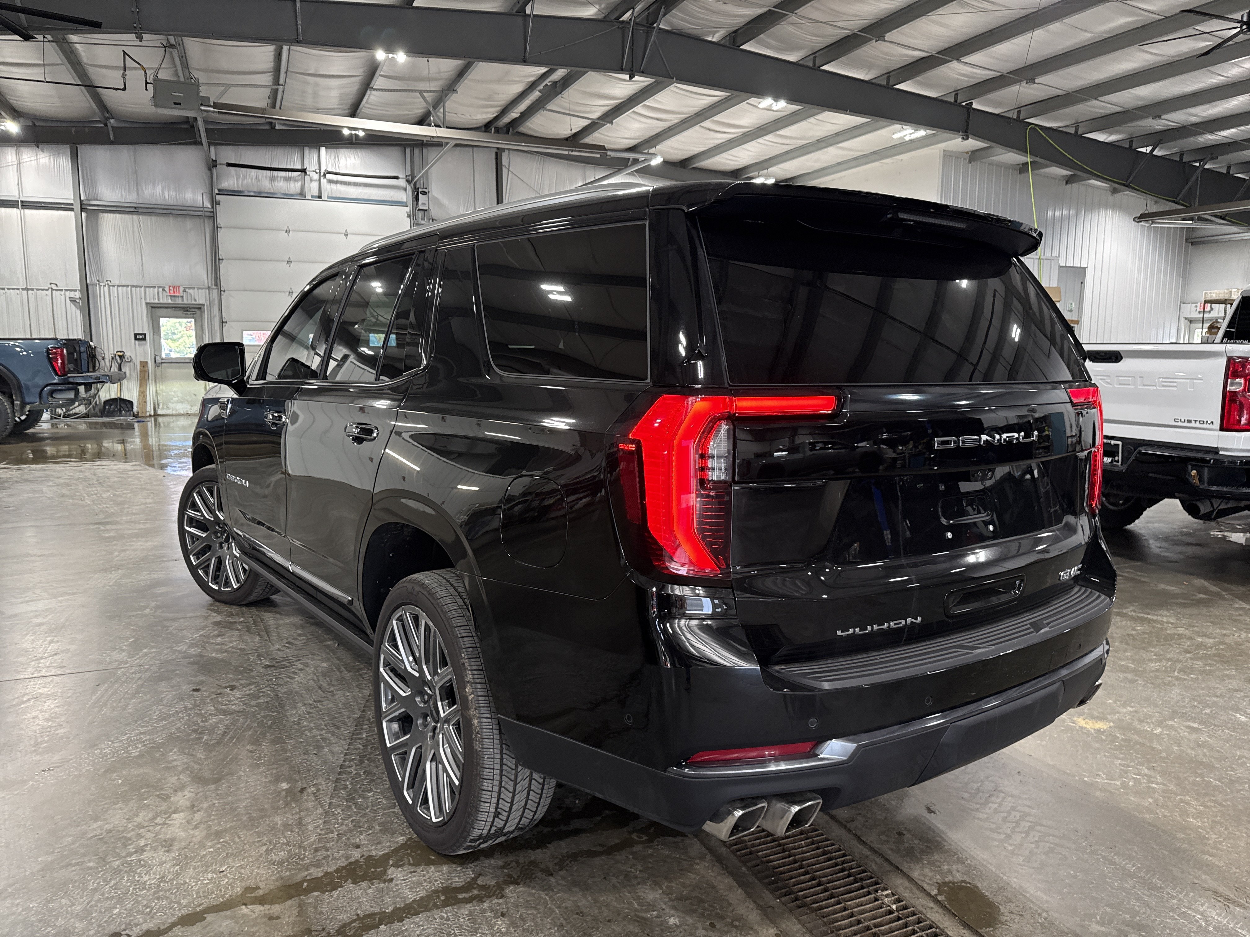 Used 2026 GMC Yukon Denali Ultimate AWD/4WD image 4