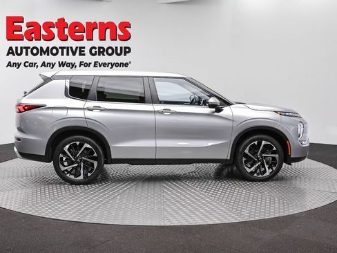 Used 2024 Mitsubishi Outlander SE FWD image 4