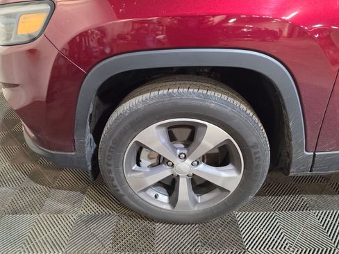 Used 2019 Jeep Cherokee Limited AWD/4WD image 3
