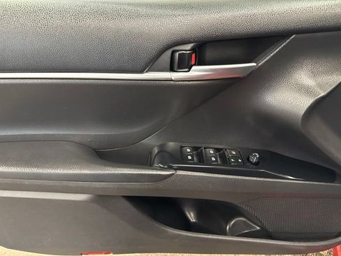 Used 2020 Toyota Camry SE FWD image 10