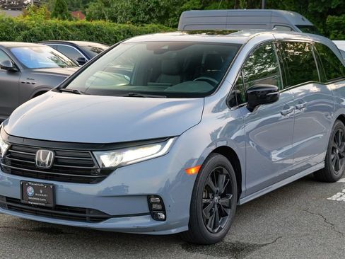 Used 2023 Honda Odyssey Sport image 3