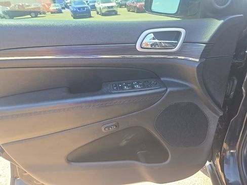 Used 2022 Jeep Grand Cherokee Limited AWD/4WD image 11