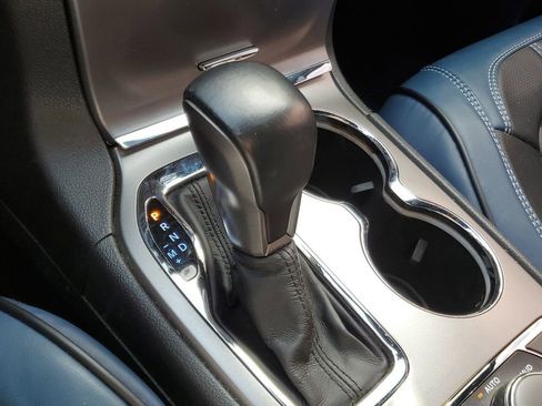 Used 2019 Jeep Grand Cherokee Laredo image 24