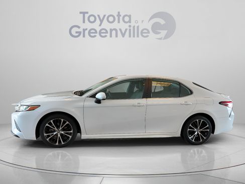 Used 2019 Toyota Camry SE FWD image 2
