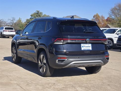 New 2026 Volkswagen Taos SE image 3