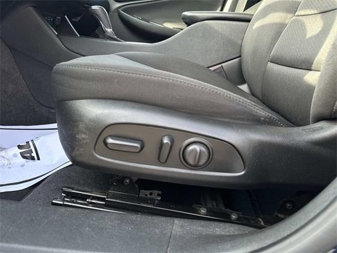 Used 2020 Chevrolet Malibu LT image 28