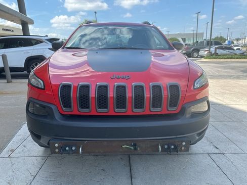 Used 2017 Jeep Cherokee Trailhawk AWD/4WD image 8