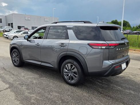 Used 2024 Nissan Pathfinder SV AWD/4WD image 10