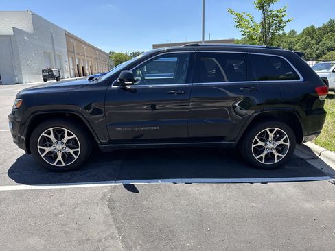Used 2018 Jeep Grand Cherokee Limited AWD/4WD image 6