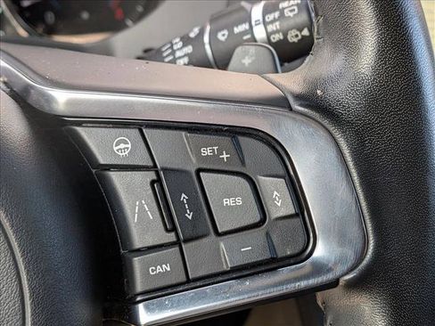 Used 2019 Jaguar F-PACE Prestige image 12