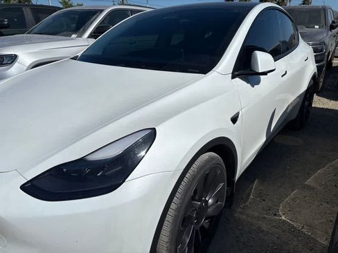 Used 2024 Tesla Model Y Performance AWD/4WD image 7