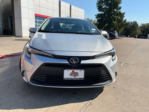 Used 2025 Toyota Corolla LE image 4