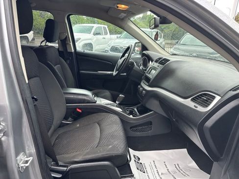 Used 2020 Dodge Journey SE FWD image 39