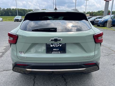Used 2025 Chevrolet Trax ACTIV w/ Sunroof Package FWD image 4