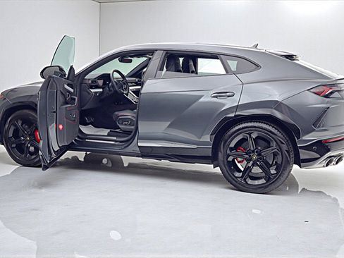 Used 2020 Lamborghini Urus image 6