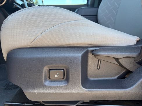 Used 2025 Toyota Tacoma SR5 AWD/4WD image 15