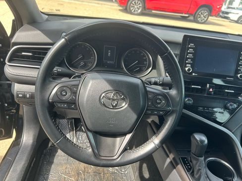 Used 2023 Toyota Camry SE image 11