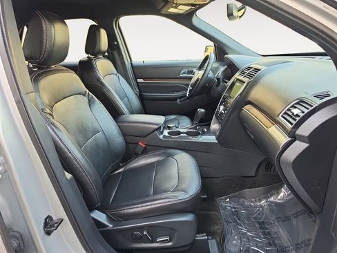 Used 2018 Ford Explorer Limited image 15